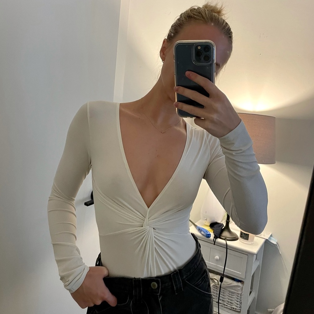 TOPSHOP Cream V-Neck Bodysuit